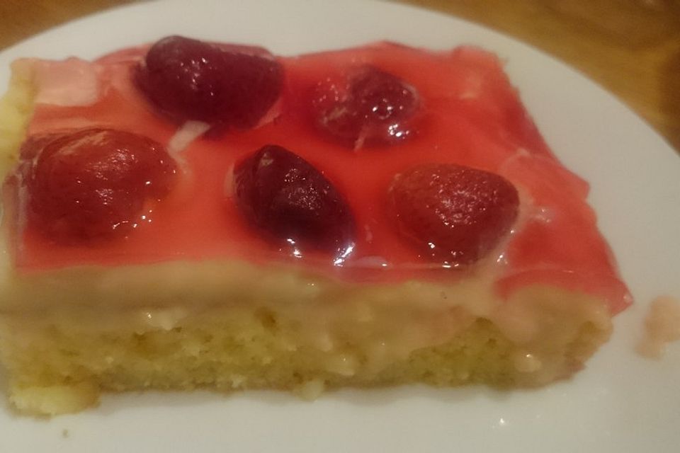 Erdbeerkuchen mit Vanillepudding