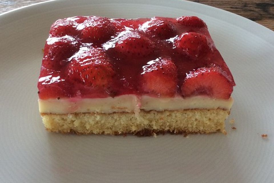 Erdbeerkuchen mit Vanillepudding