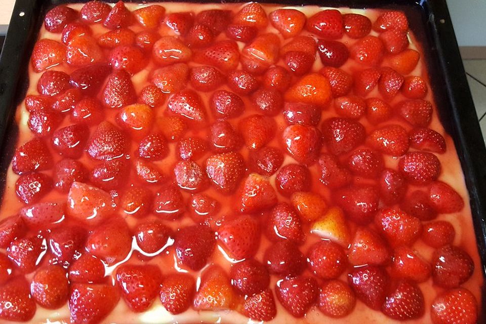 Erdbeerkuchen mit Vanillepudding