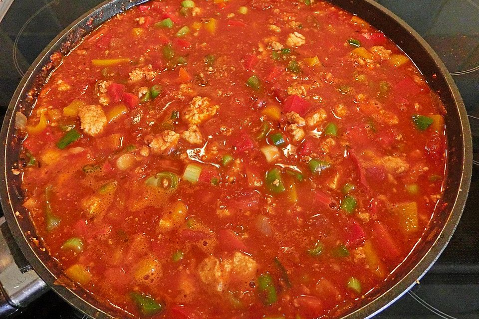 Geräuchterter Tofu mit Tomaten und Paprika