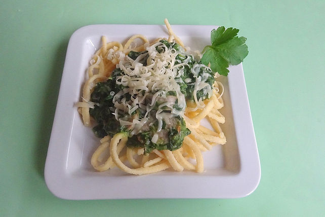 Spaghetti mit Rahmspinat - Bratwurst von roteeisblume_84| Chefkoch