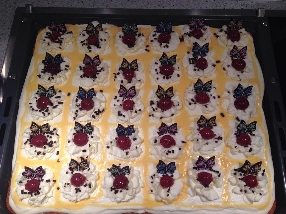 Kirsch - Eierlikör - Blechkuchen mit Schmand - Sahne von superkirst ...