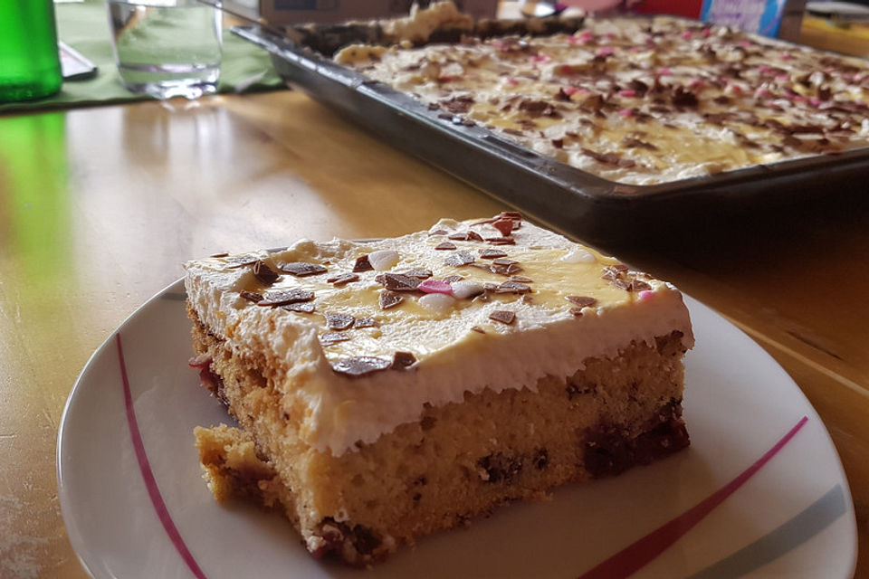 Kirsch - Eierlikör - Blechkuchen mit Schmand - Sahne