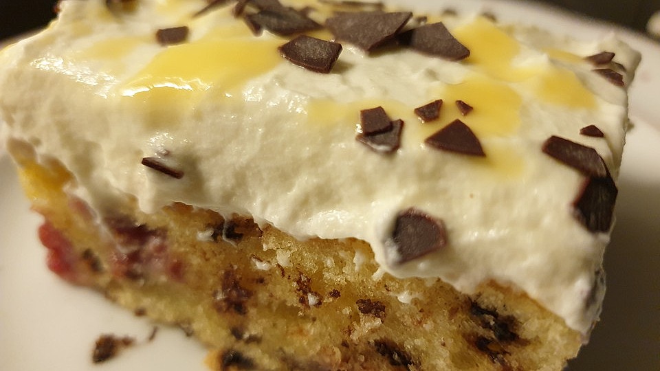 Kirsch-Eierlikör-Blechkuchen mit Schmand-Sahne von superkirst