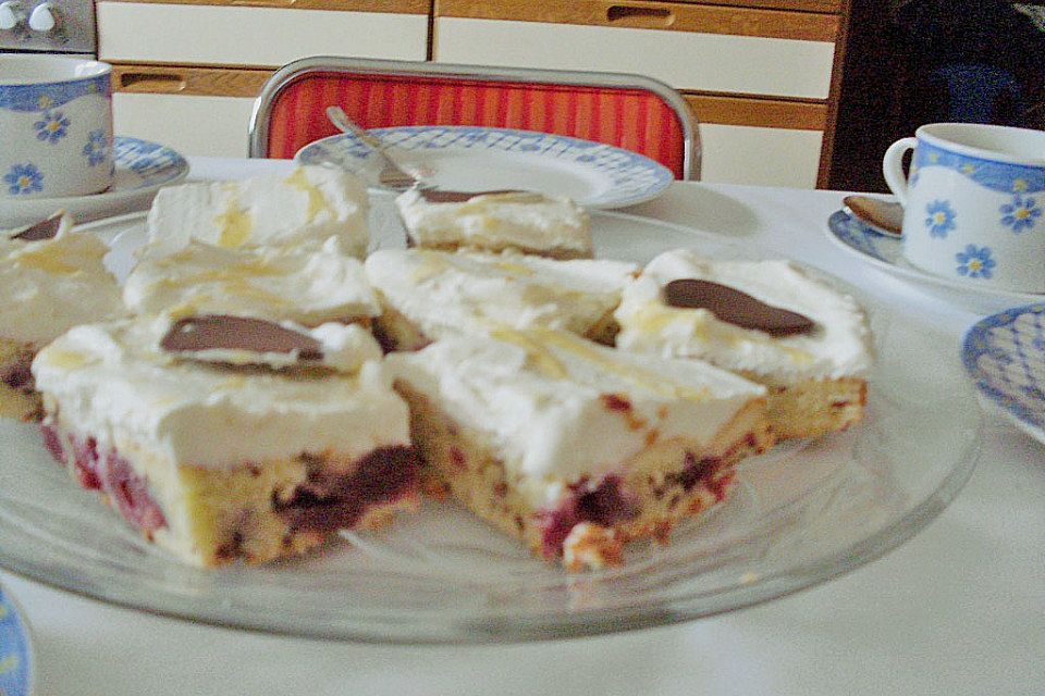 Kirsch - Eierlikör - Blechkuchen mit Schmand - Sahne