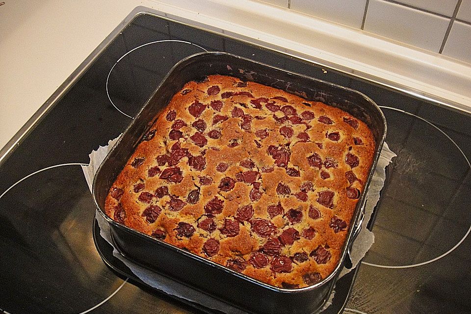 Kirsch - Eierlikör - Blechkuchen mit Schmand - Sahne