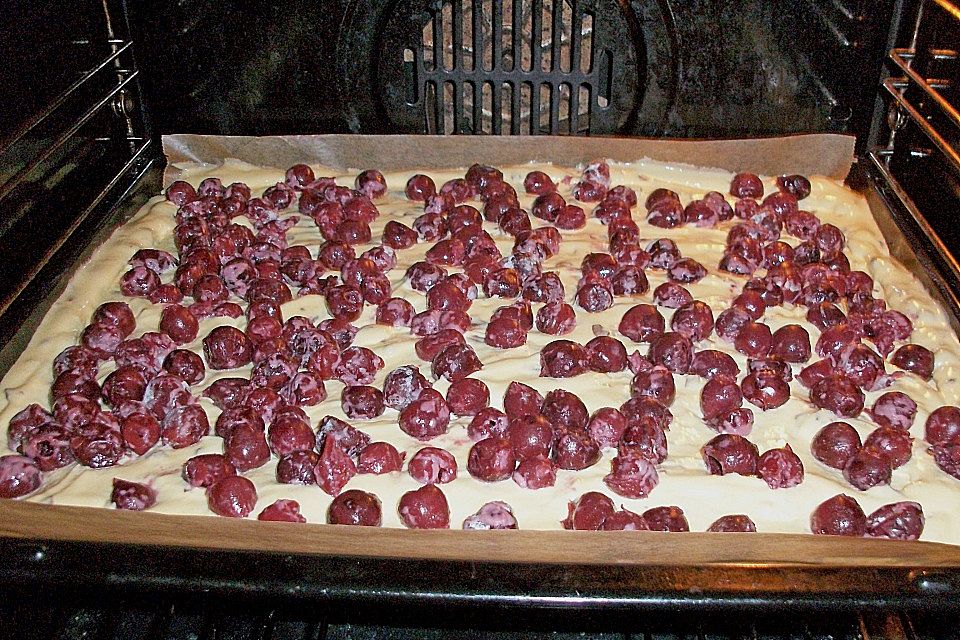 Kirsch - Eierlikör - Blechkuchen mit Schmand - Sahne