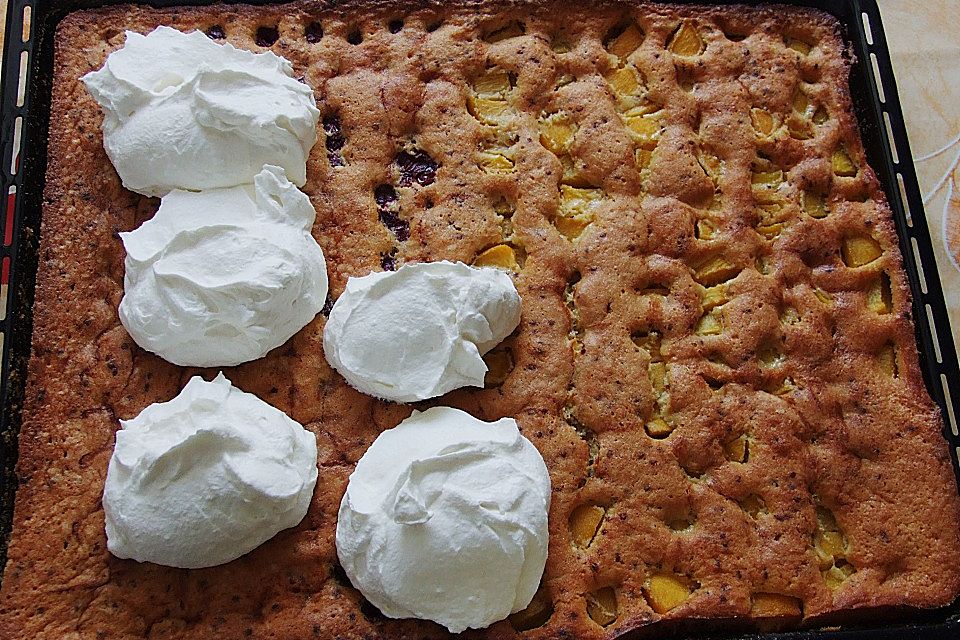 Kirsch - Eierlikör - Blechkuchen mit Schmand - Sahne