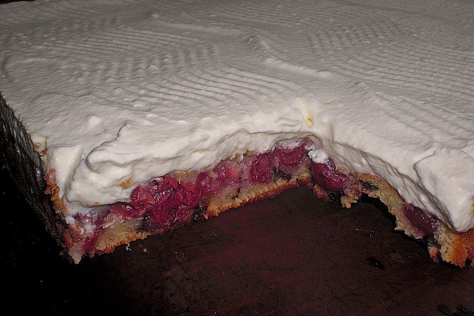 Kirsch - Eierlikör - Blechkuchen mit Schmand - Sahne