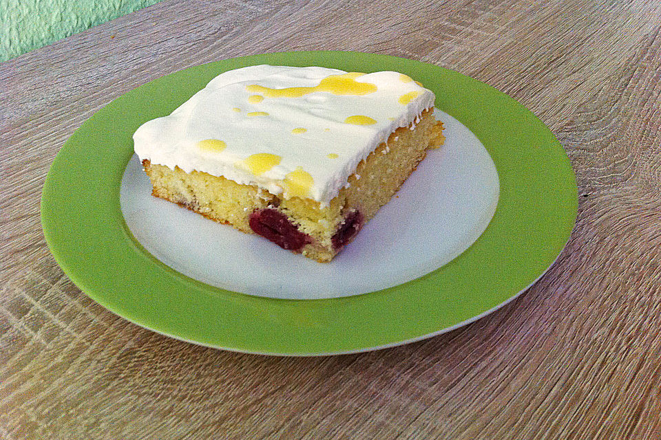 Kirsch - Eierlikör - Blechkuchen mit Schmand - Sahne