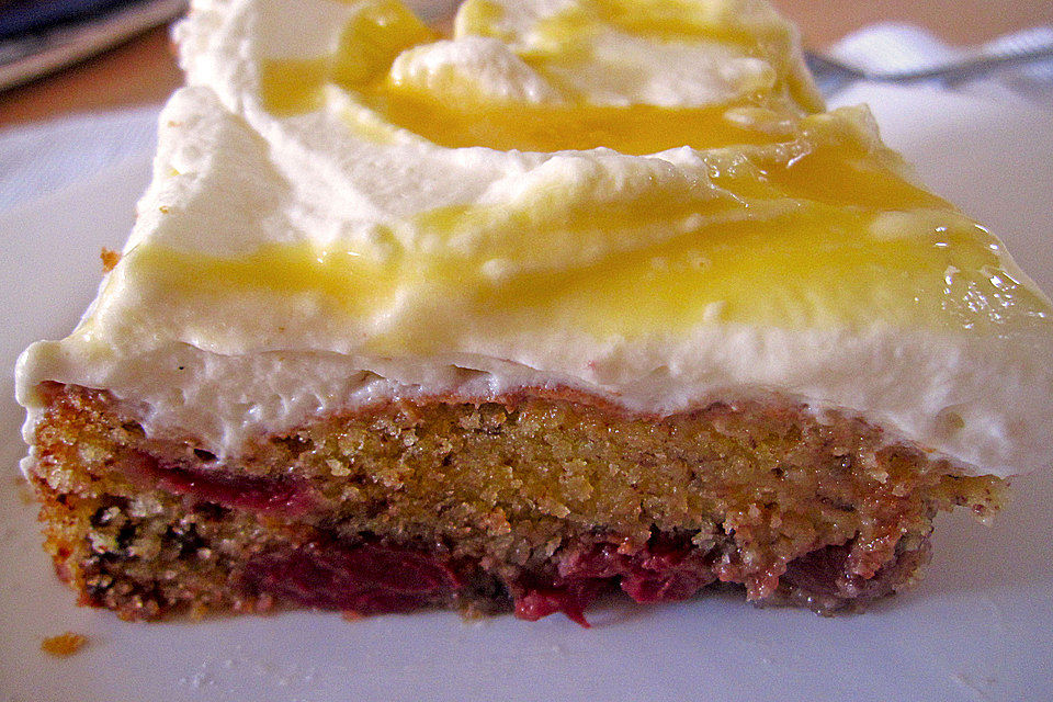 Kirsch - Eierlikör - Blechkuchen mit Schmand - Sahne