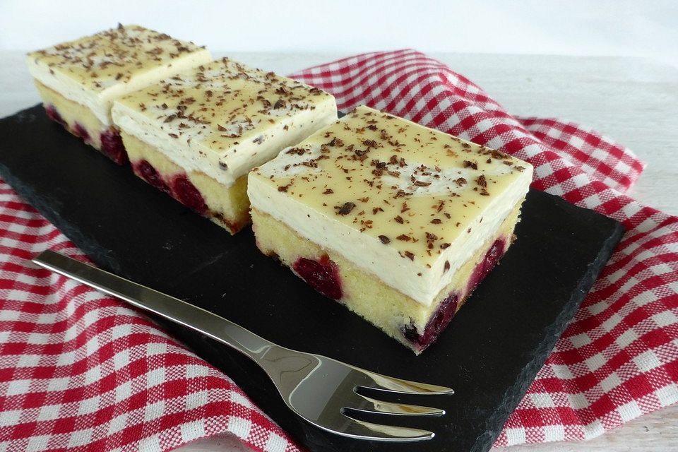 Kirsch - Eierlikör - Blechkuchen mit Schmand - Sahne