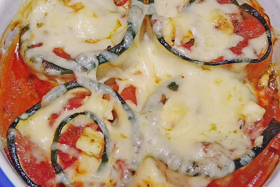 Überbackene Zucchini - Röllchen