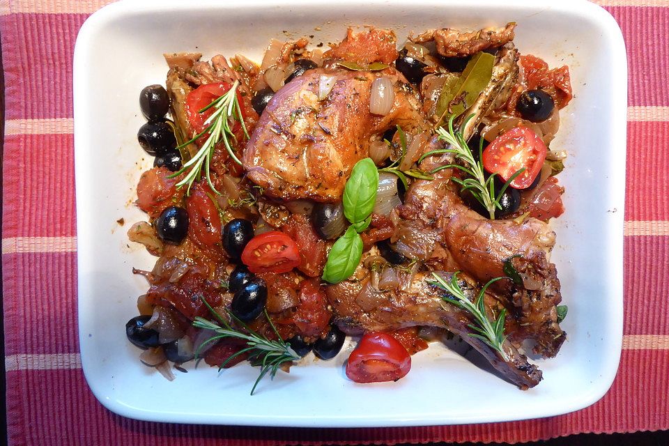 Hähnchenbrust mit Pilzen, Tomaten, in Weißwein gedünstet