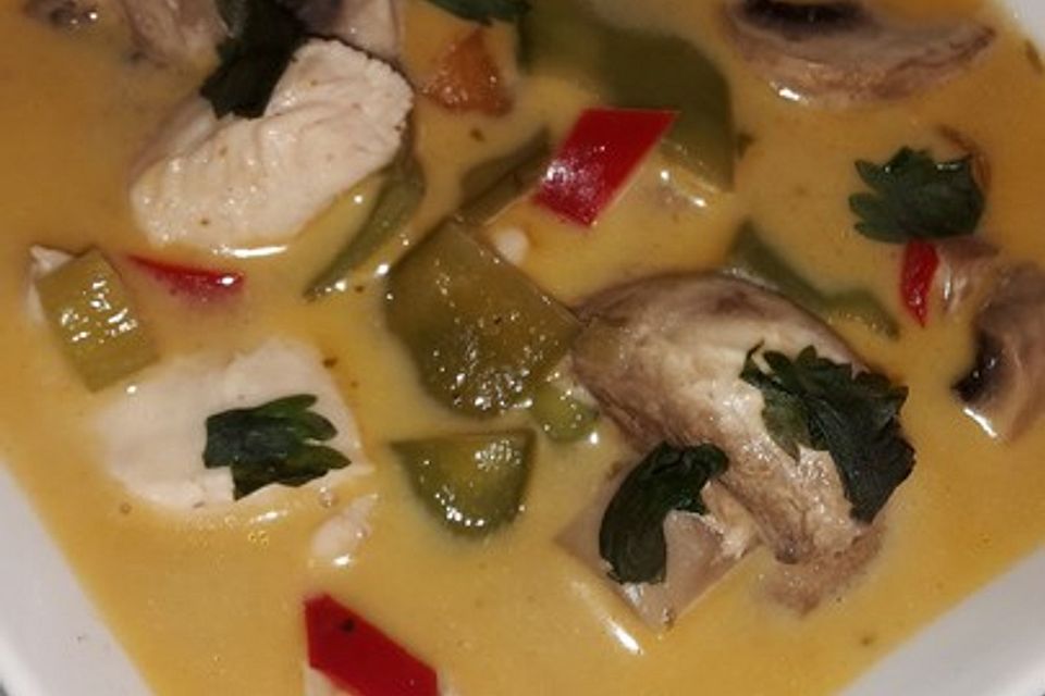 Tom Kha Gai - die berühmte Hühnersuppe mit Kokosmilch und Galgant