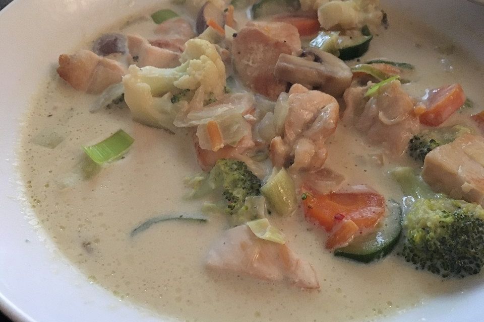 Tom Kha Gai - die berühmte Hühnersuppe mit Kokosmilch und Galgant