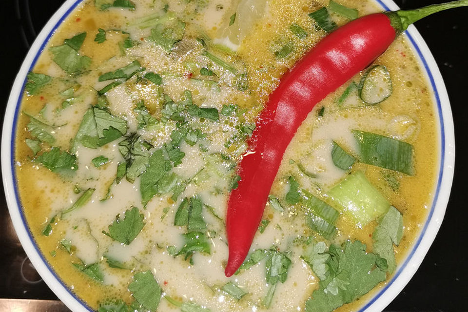 Tom Kha Gai - die berühmte Hühnersuppe mit Kokosmilch und Galgant