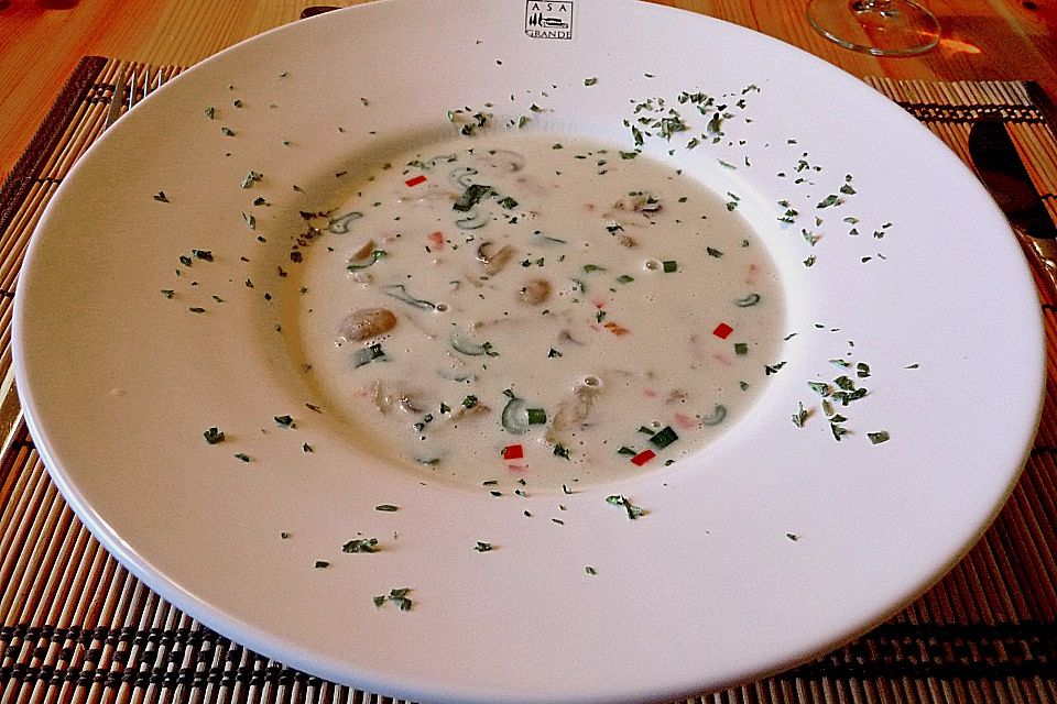 Tom Kha Gai - die berühmte Hühnersuppe mit Kokosmilch und Galgant