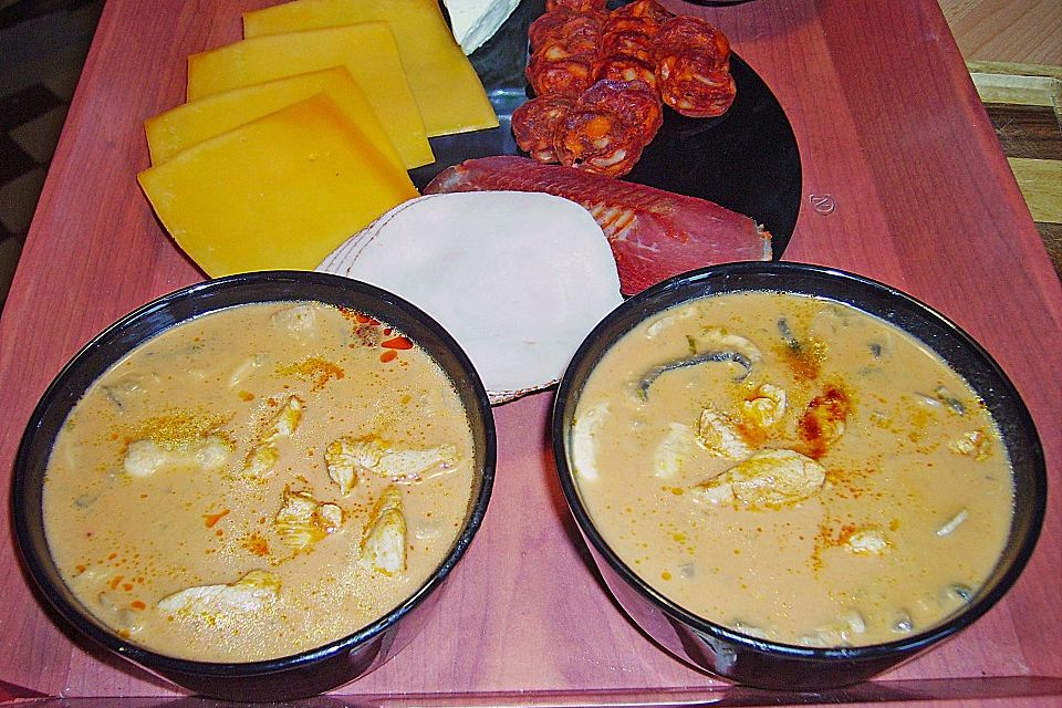 Tom Kha Gai - die berühmte Hühnersuppe mit Kokosmilch und Galgant