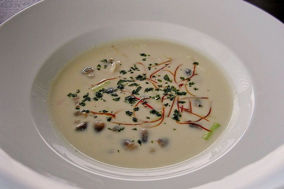 Tom Kha Gai - die berühmte Hühnersuppe mit Kokosmilch und Galgant