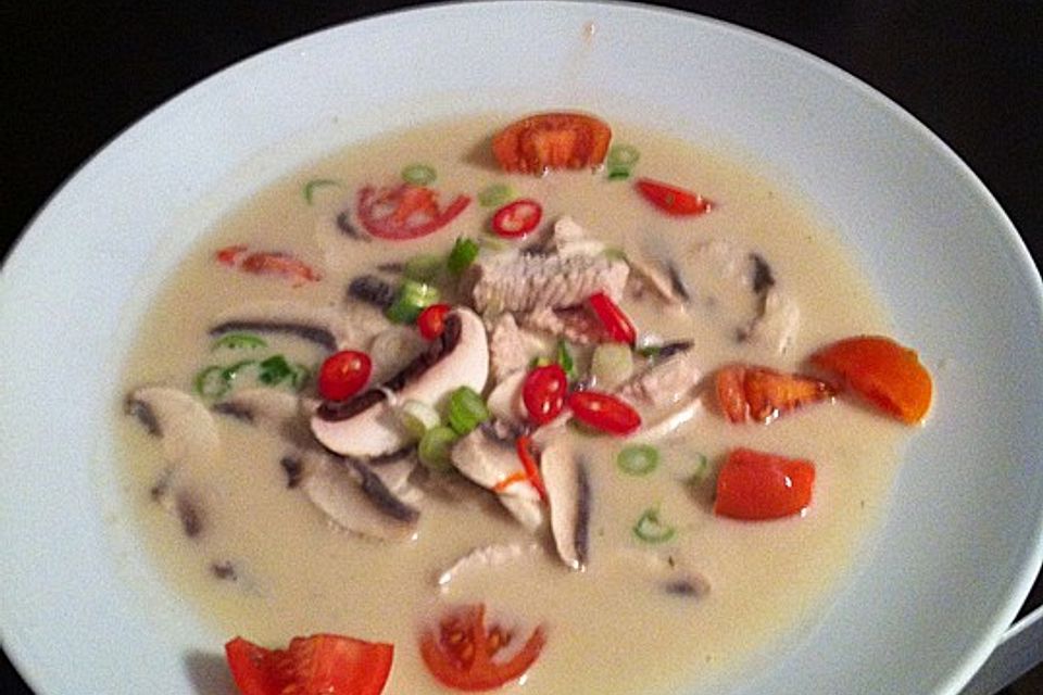 Tom Kha Gai - die berühmte Hühnersuppe mit Kokosmilch und Galgant