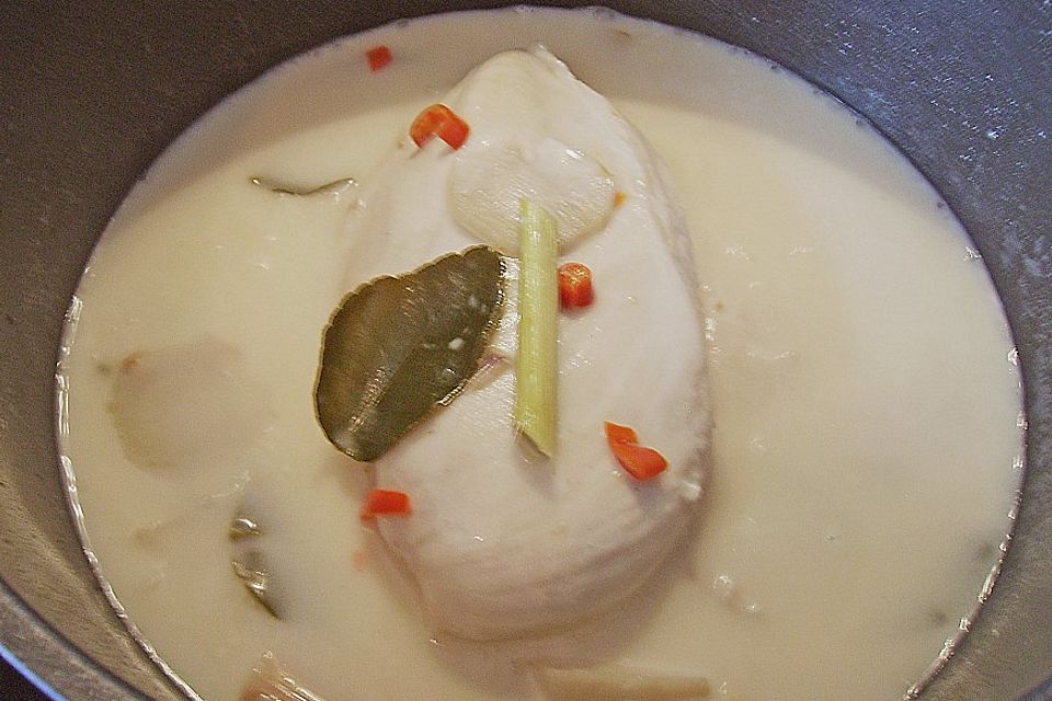 Tom Kha Gai - die berühmte Hühnersuppe mit Kokosmilch und Galgant