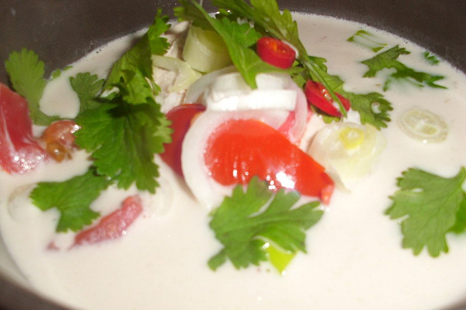 Tom Kha Gai - die berühmte Hühnersuppe mit Kokosmilch und Galgant