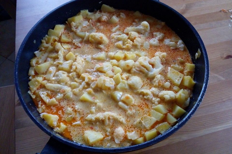 Kartoffel-Brokkoli-Curry mit Kokosmilch