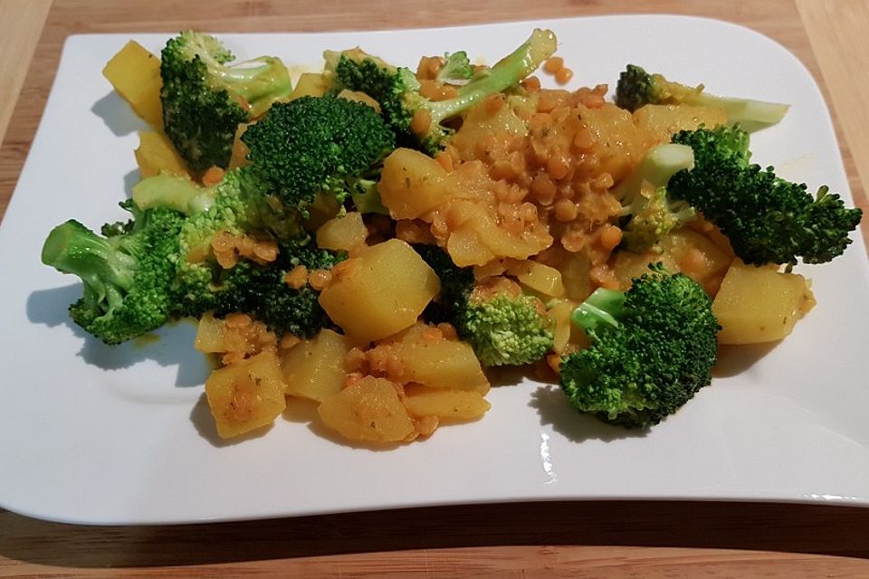 Kartoffel-Brokkoli-Curry mit Kokosmilch