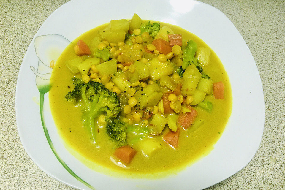 Kartoffel-Brokkoli-Curry mit Kokosmilch