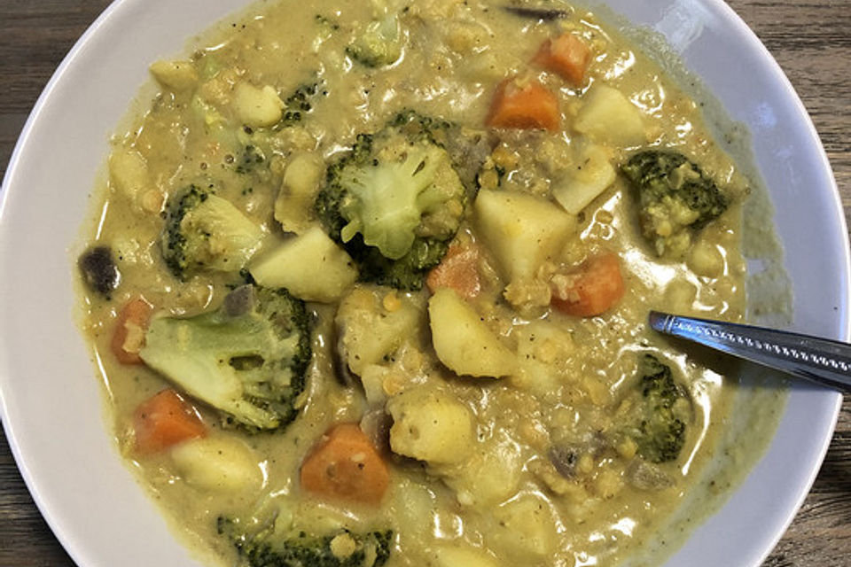 Kartoffel-Brokkoli-Curry mit Kokosmilch