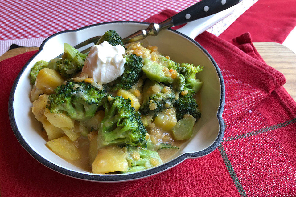 Kartoffel-Brokkoli-Curry mit Kokosmilch