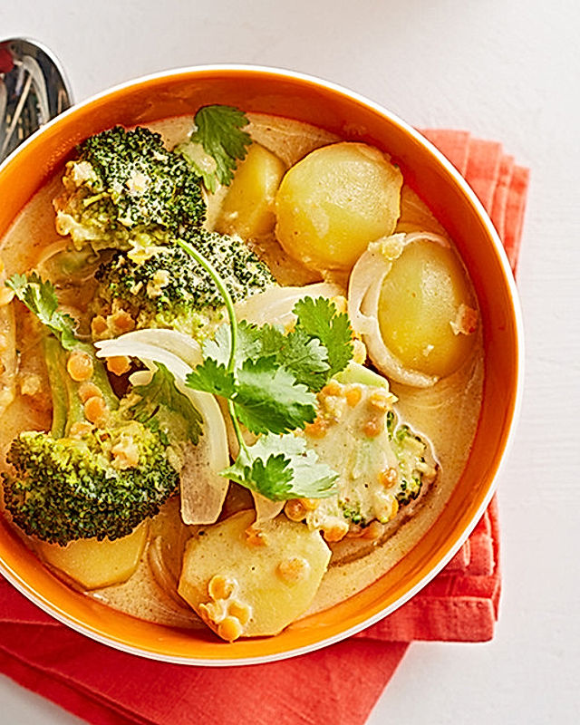 Kartoffel-Brokkoli-Curry mit Kokosmilch