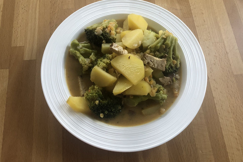 Kartoffel-Brokkoli-Curry mit Kokosmilch