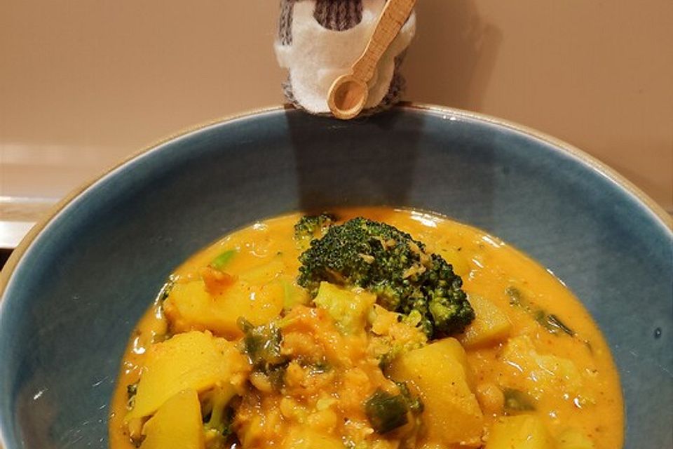 Kartoffel-Brokkoli-Curry mit Kokosmilch