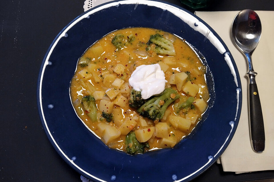 Kartoffel-Brokkoli-Curry mit Kokosmilch