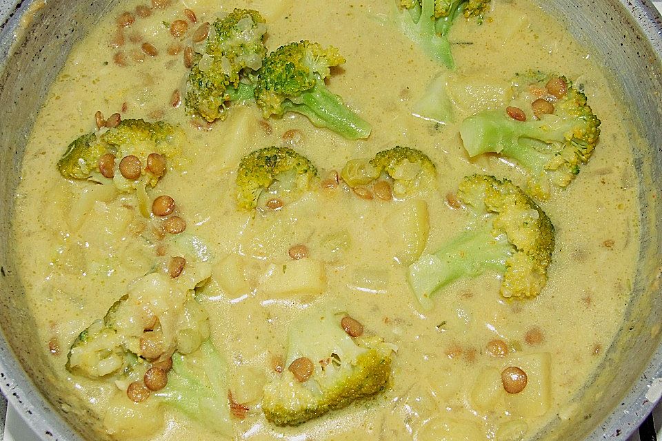 Kartoffel-Brokkoli-Curry mit Kokosmilch