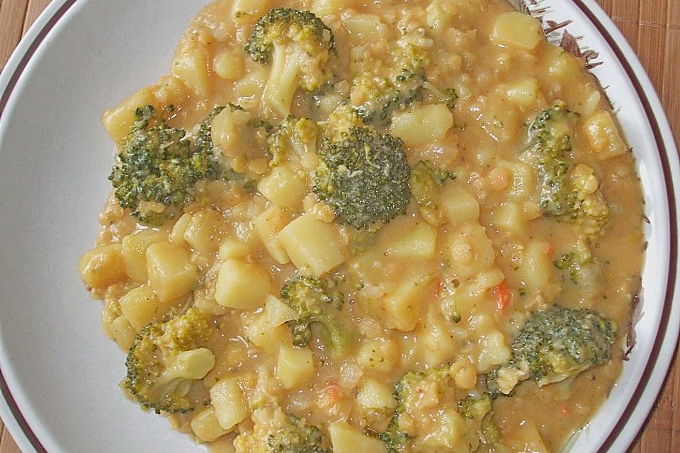 Kartoffel-Brokkoli-Curry mit Kokosmilch