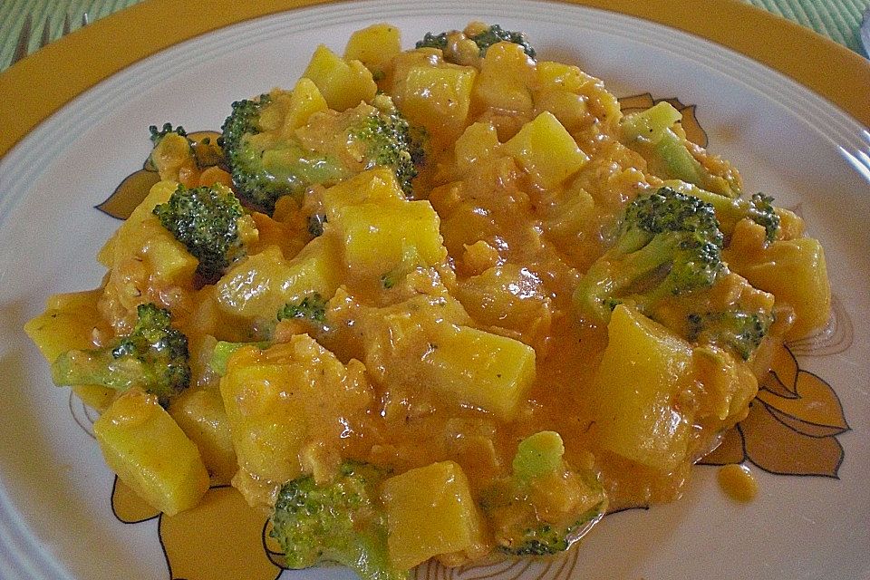 Kartoffel-Brokkoli-Curry mit Kokosmilch