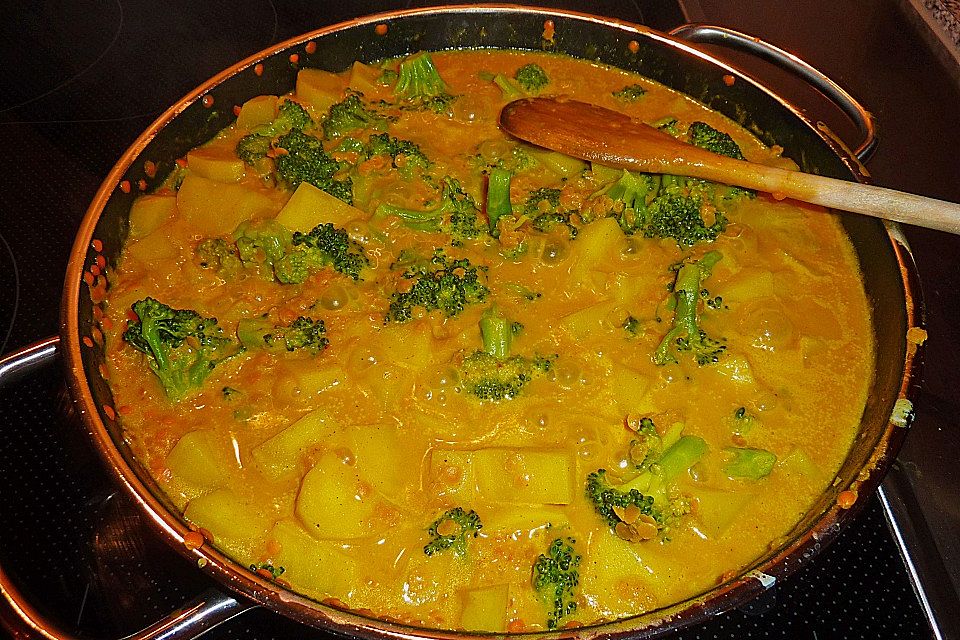 Kartoffel-Brokkoli-Curry mit Kokosmilch