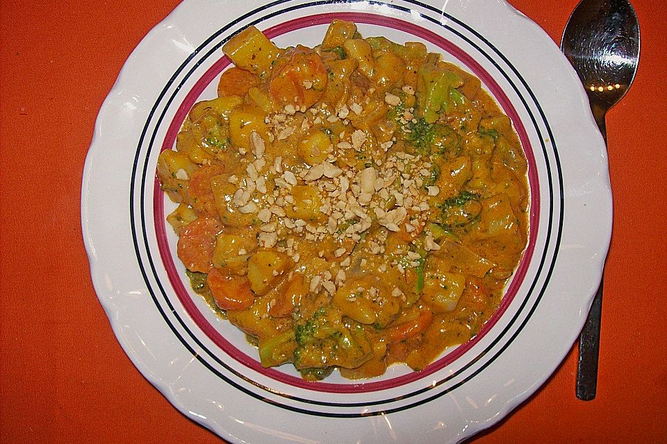 Kartoffel-Brokkoli-Curry mit Kokosmilch