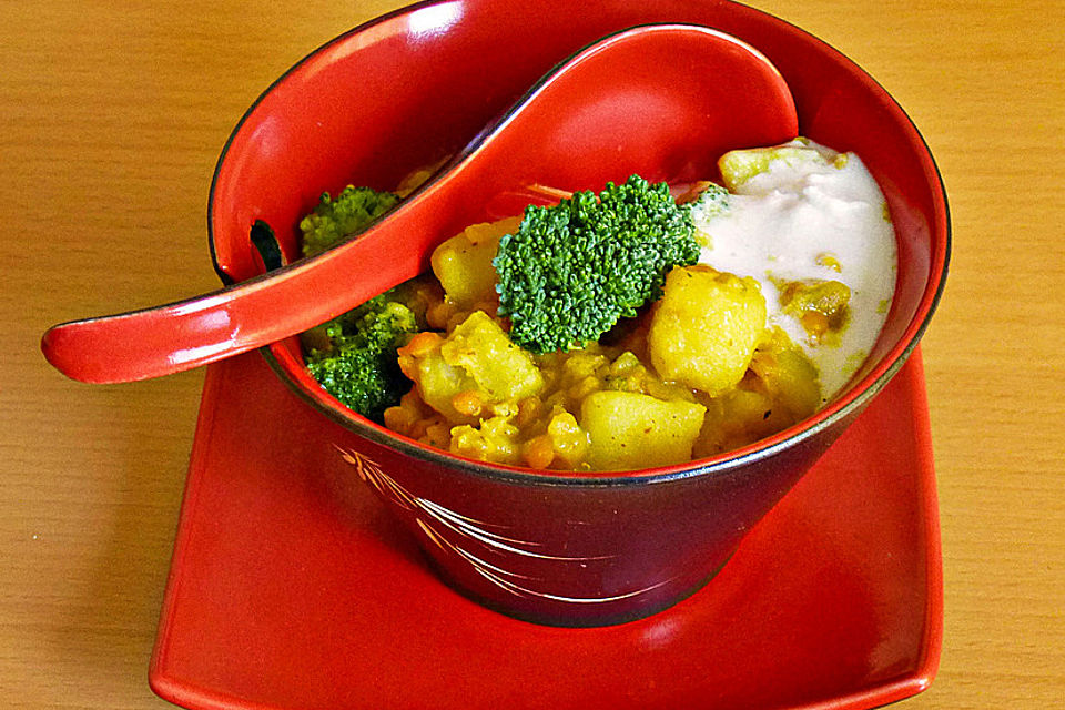 Kartoffel-Brokkoli-Curry mit Kokosmilch