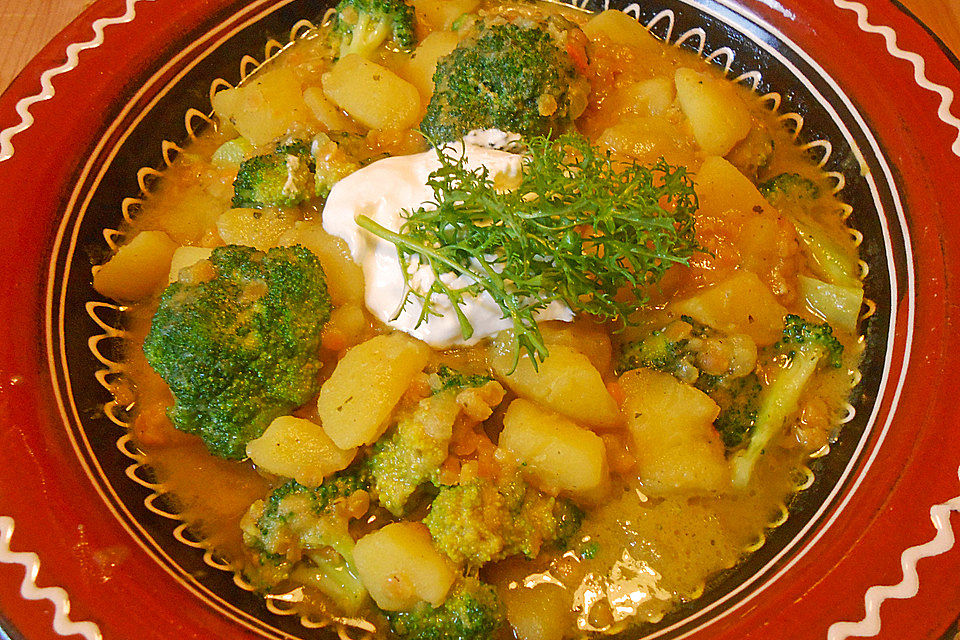 Kartoffel-Brokkoli-Curry mit Kokosmilch