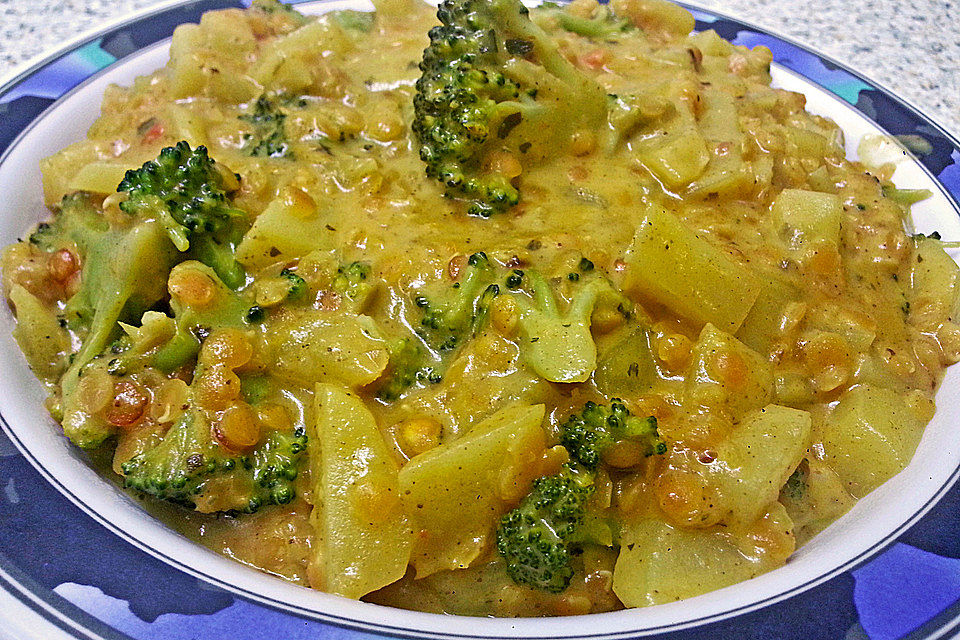 Kartoffel-Brokkoli-Curry mit Kokosmilch