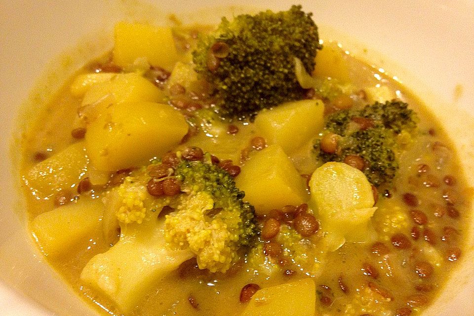 Kartoffel-Brokkoli-Curry mit Kokosmilch