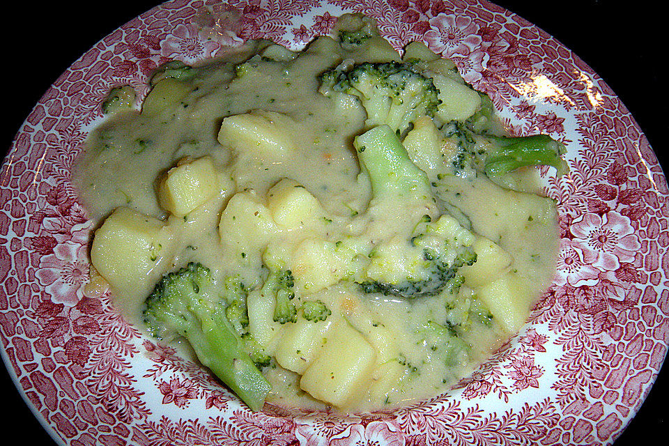 Kartoffel-Brokkoli-Curry mit Kokosmilch