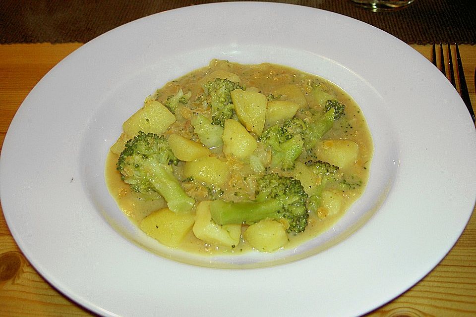 Kartoffel-Brokkoli-Curry mit Kokosmilch