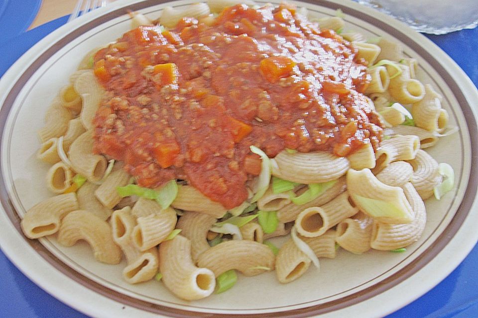 Gemüsespaghetti mit Sauce Bolognese