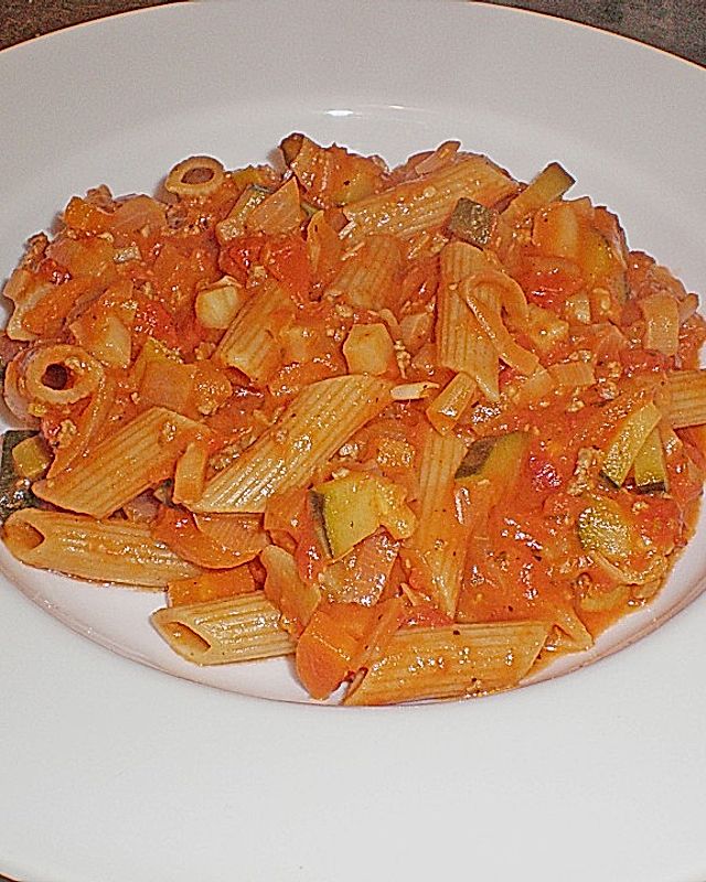 Gemüsespaghetti mit Sauce Bolognese