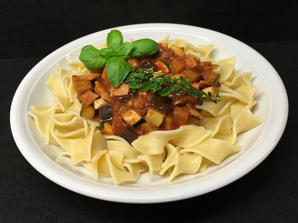 Pasta mit Auberginen-Zucchini-Sugo von Cha-Cha| Chefkoch